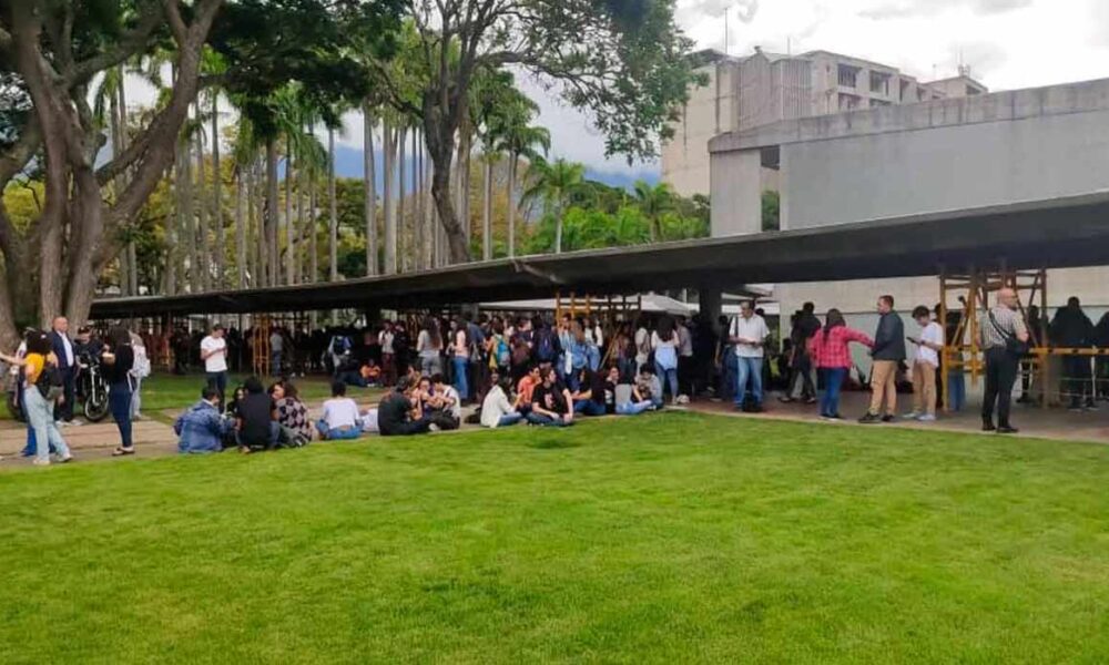 - ya inicio el proceso de votacion en la ucv 126467