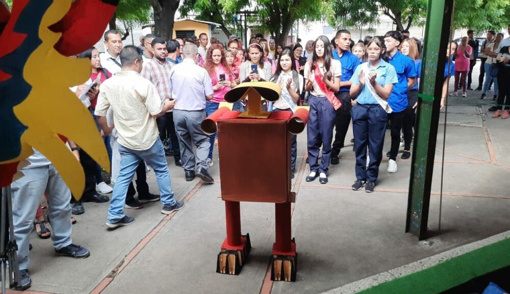 - Encuentro Estudiantil de Robotica3 julio colmenarez 1024x576 1