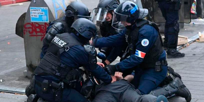 - Policia Francia