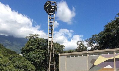 - UCV reloj