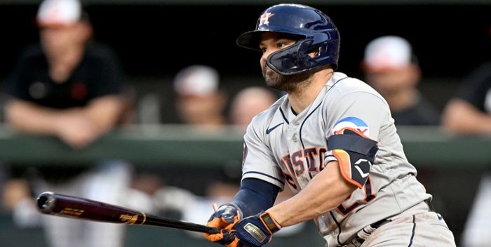 - Jose Altuve bateando agosto 2023