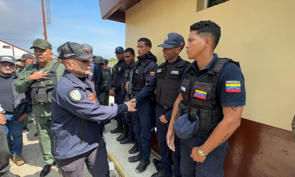 - Funcionarios