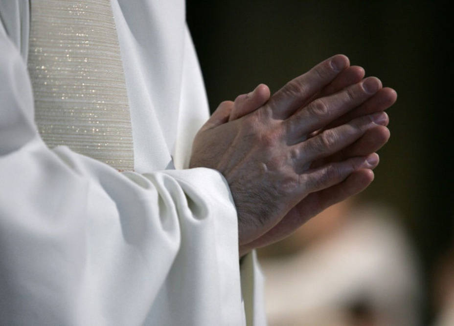 - detuvieron sacerdote sospechoso consultar pornografia infantil 230011