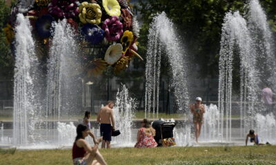 - des enfants jouent dans les jets d eau de la place antonin poncet a lyon photo progres maxime jegat 1652943210