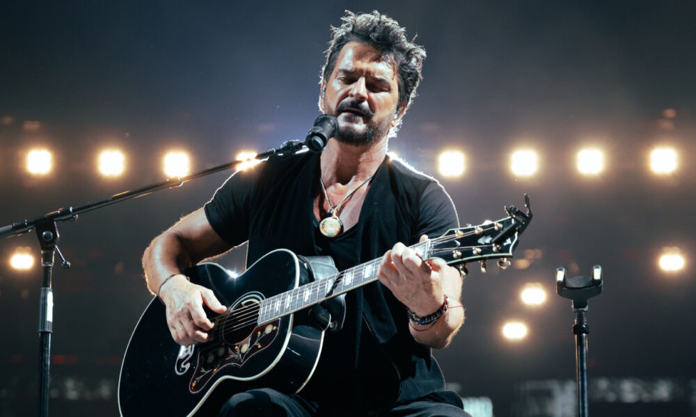 - Ricardo Arjona se consagra en Miami con su Blanco y Negro Tour