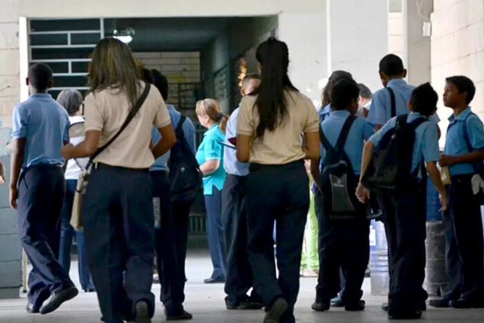 - colegio liceo estudiantes bachillerato e1705663617166