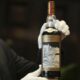 - se ha batido un record una botella de whisky escoces vendida a un precio increible