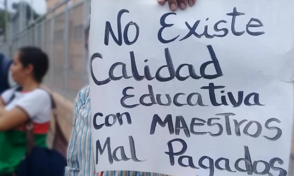 - Deficit de docentes